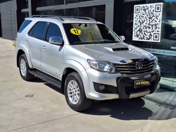 TOYOTA HILUX SW4 3.0 SRV 4X4 7 LUGARES 16V TURBO INTERCOOLER DIESEL 4P AUTOMÁTICO TOYOTA HILUX SW4 3.0 SRV 4X4 7 LUGARES 16V TURBO INTERCOOLER DIESEL 4P AUTOMÁTICO